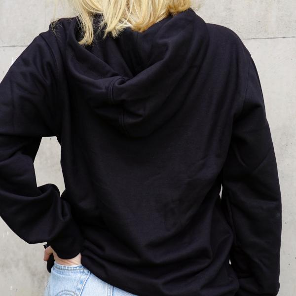 Schwarzer Hoodie mit THE LÄND Logo